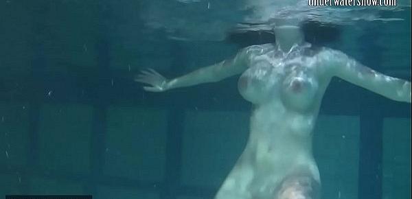  Super hot sister Anna Siskina with big tits in the swimming pool